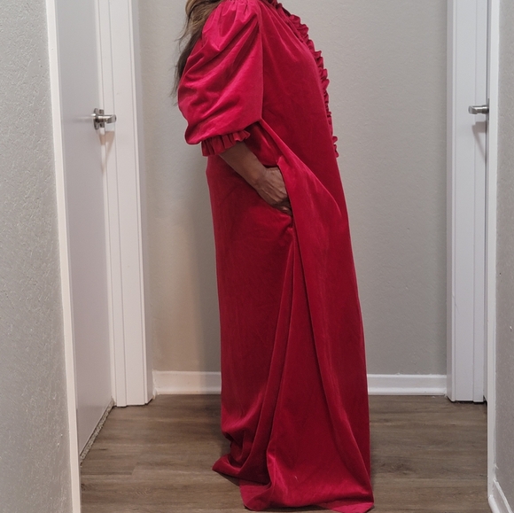 VTG  | Red Velour House Coat W/ Puffy Sleeves - Picture 5 of 11